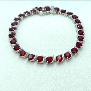 Garnett tennis bracelet. 8.65c . size 7 1/2"- 925